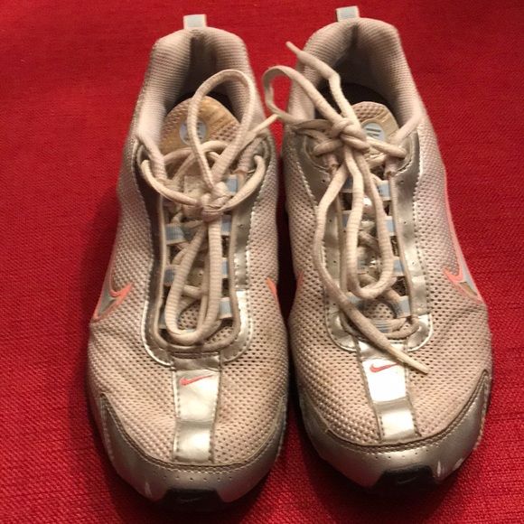 womens nike shox size 6